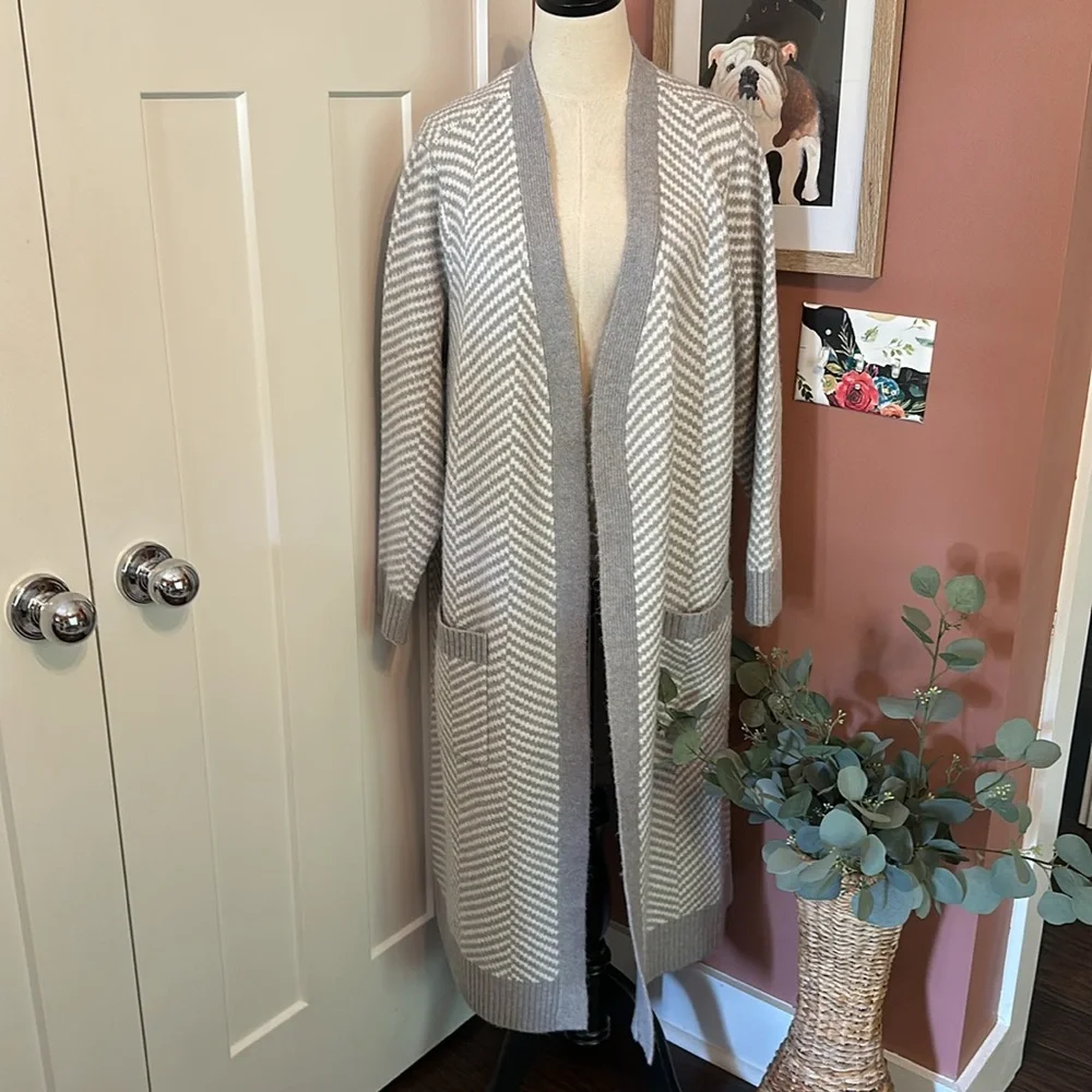 Torrid Gray & white Chevron pockets Long open front  duster 1 (14) cardigan